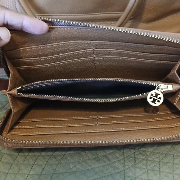 Tory Burch Amanda Tote & Wallet Set - Picture 13 of 17